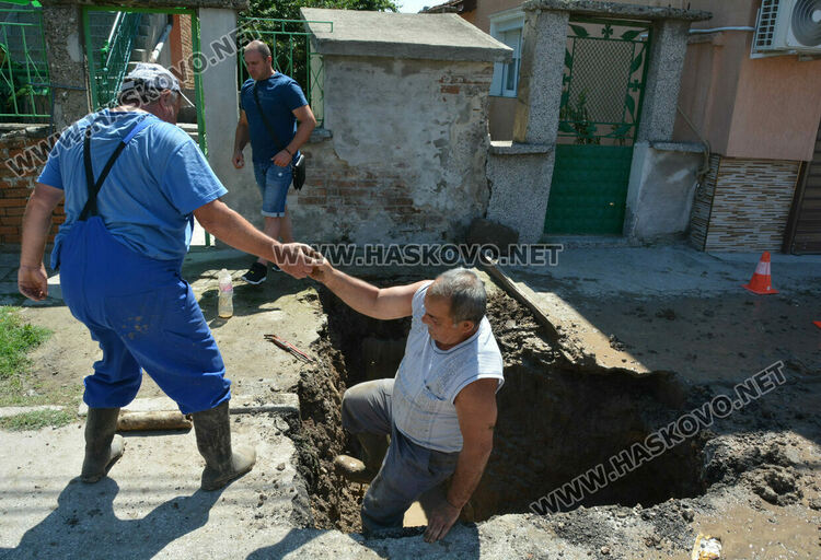ВиК с акция срещу длъжници в „Република“: плащат, когато багерът започне да копае