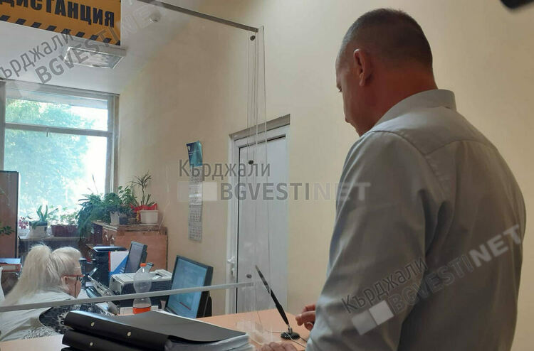 Илия Илиев в деловодството