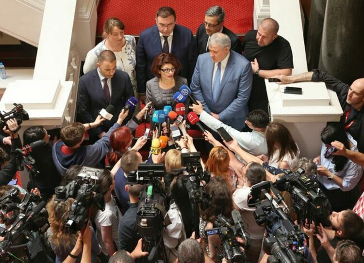 ГЕРБ внесе вота на недоверие към правителството. Кой изрази подкрепа и какво следва