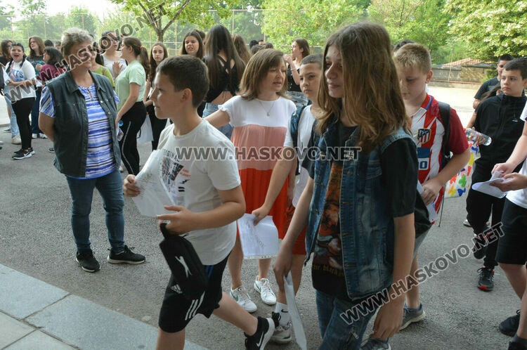 Седми и десети клас са на национално външно оценяване по математика