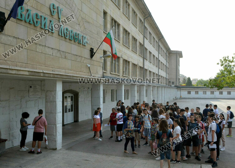 Седми и десети клас са на национално външно оценяване по математика