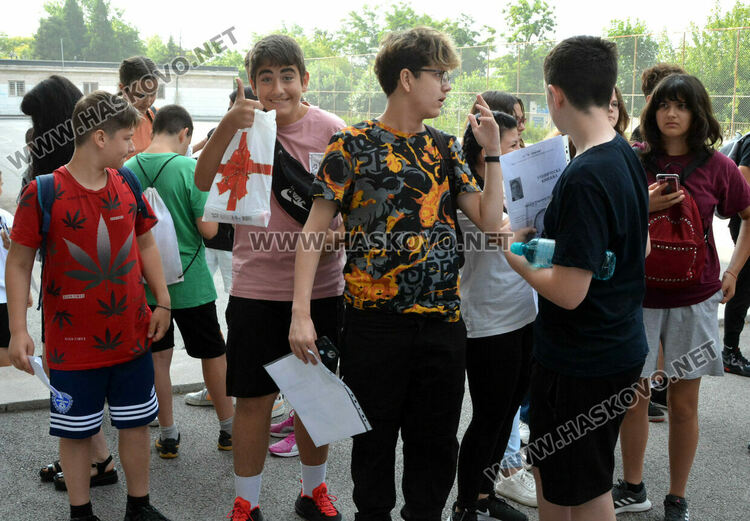 Седми и десети клас са на национално външно оценяване по математика