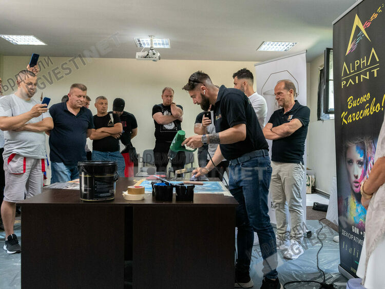 Строителните предприемачи в Кърджали с изключителен интерес към новите декоративни мазилки, представени от фирма АЛФА ПЕЙНТ ЕООД - хитови италиански продукти