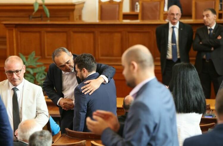 Кирил Симеонов отрече да е имало натиск върху него, за да напусне „Има такъв народ“