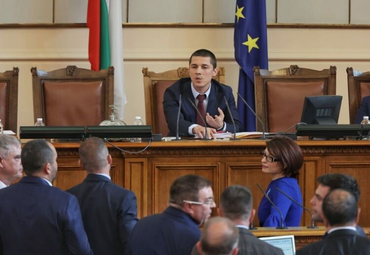 Внесени са процедурните правила за избор на нов председател на НС