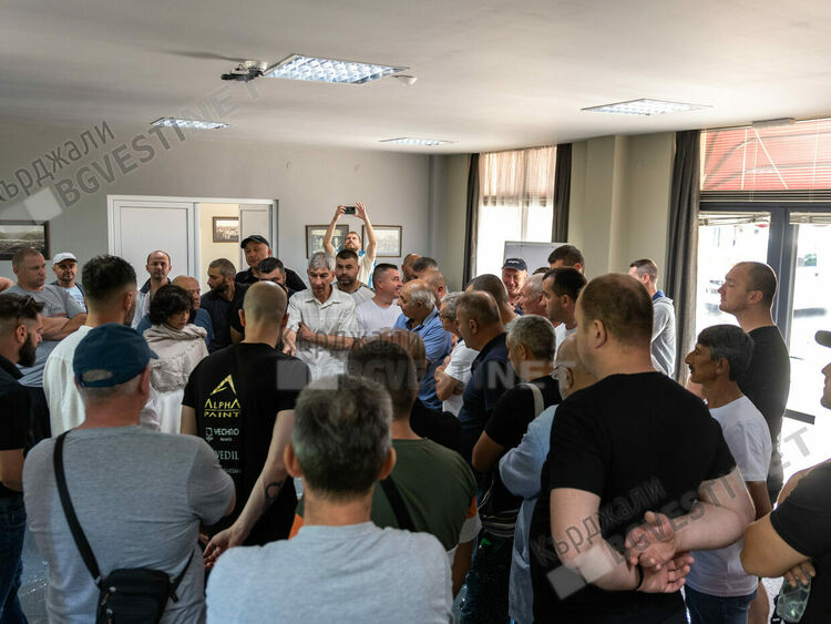 Строителните предприемачи в Кърджали с изключителен интерес към новите декоративни мазилки, представени от фирма АЛФА ПЕЙНТ ЕООД - хитови италиански продукти