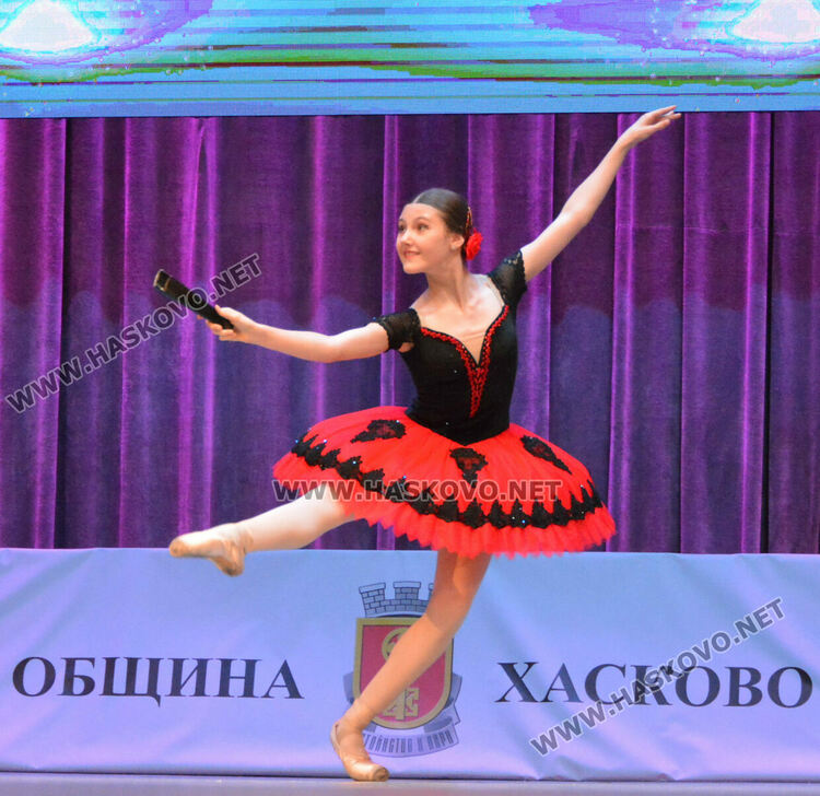 Танцово вълшебство на три сцени в Хасково