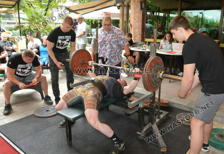 12-годишен силовак от Казахстан вдига за Купата „Антон Колев“ в Хасково