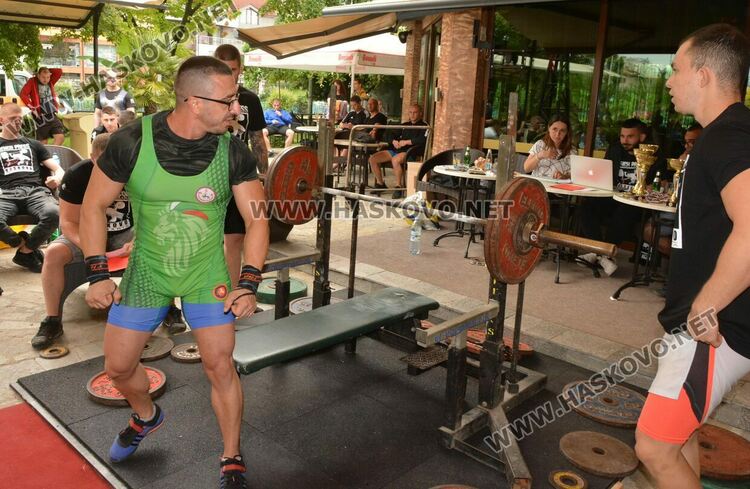 12-годишен силовак от Казахстан вдига за Купата „Антон Колев“ в Хасково