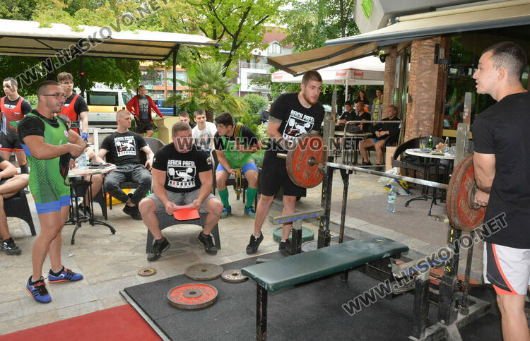 12-годишен силовак от Казахстан вдига за Купата „Антон Колев“ в Хасково