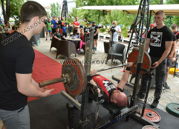 12-годишен силовак от Казахстан вдига за Купата „Антон Колев“ в Хасково