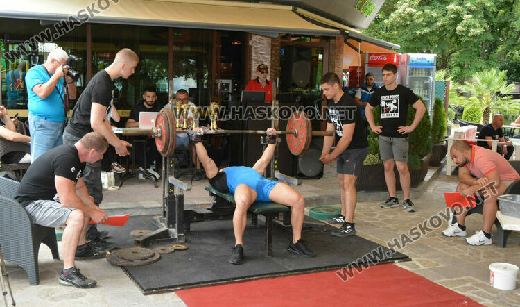 12-годишен силовак от Казахстан вдига за Купата „Антон Колев“ в Хасково