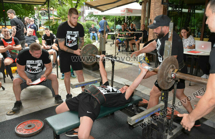 12-годишен силовак от Казахстан вдига за Купата „Антон Колев“ в Хасково