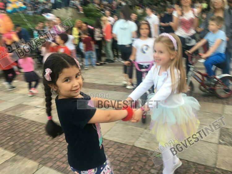 62-години Обединен Смолян! Стотици пяха  и танцуваха със "Сигнал"