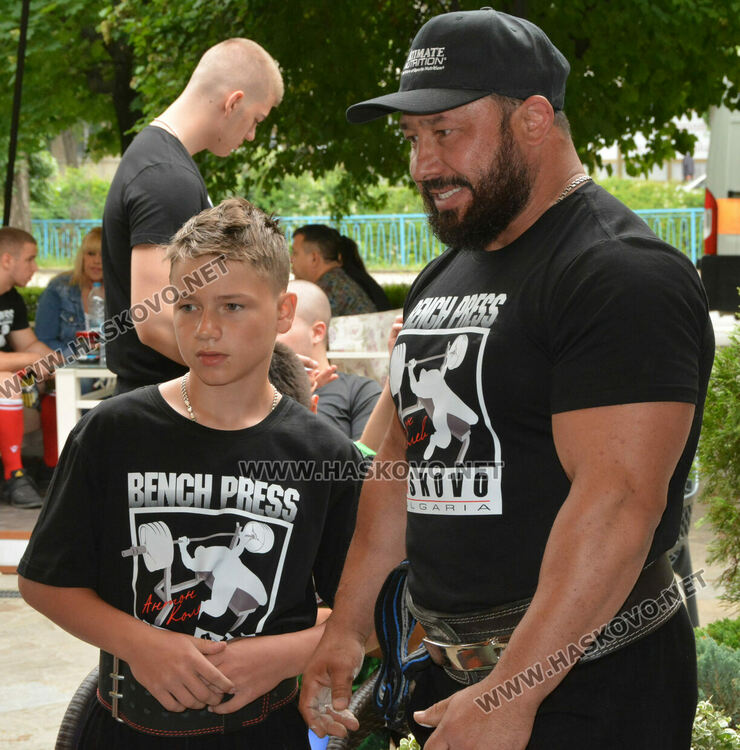 12-годишният Вячеслав с баща си