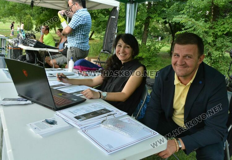 Завесата е вдигната: театър  и още нещо...