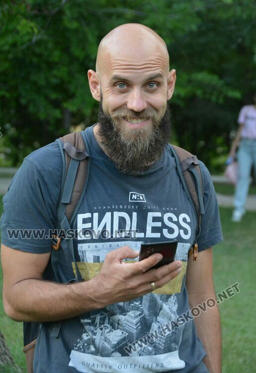 Завесата е вдигната: театър  и още нещо...