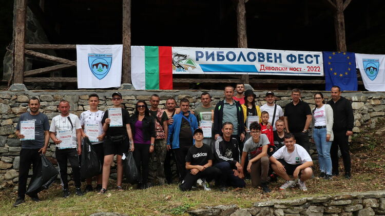 Участниците