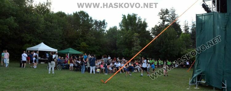 Завесата е вдигната: театър  и още нещо...