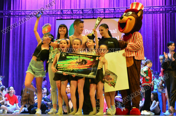 Купата на кмета във фестивала “Вълшебен свят“ е за танцьорите от „Косара“-Асеновград