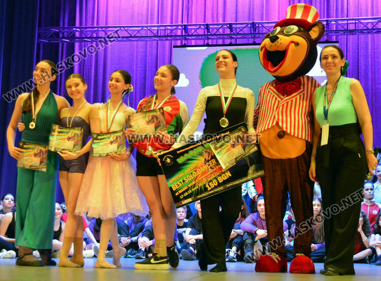 Купата на кмета във фестивала “Вълшебен свят“ е за танцьорите от „Косара“-Асеновград