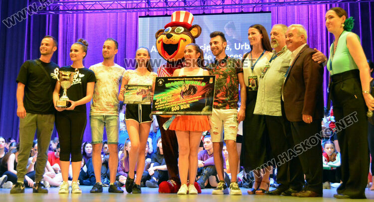 Купата на кмета във фестивала “Вълшебен свят“ е за танцьорите от „Косара“-Асеновград