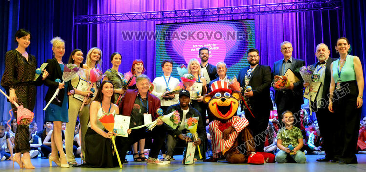Купата на кмета във фестивала “Вълшебен свят“ е за танцьорите от „Косара“-Асеновград