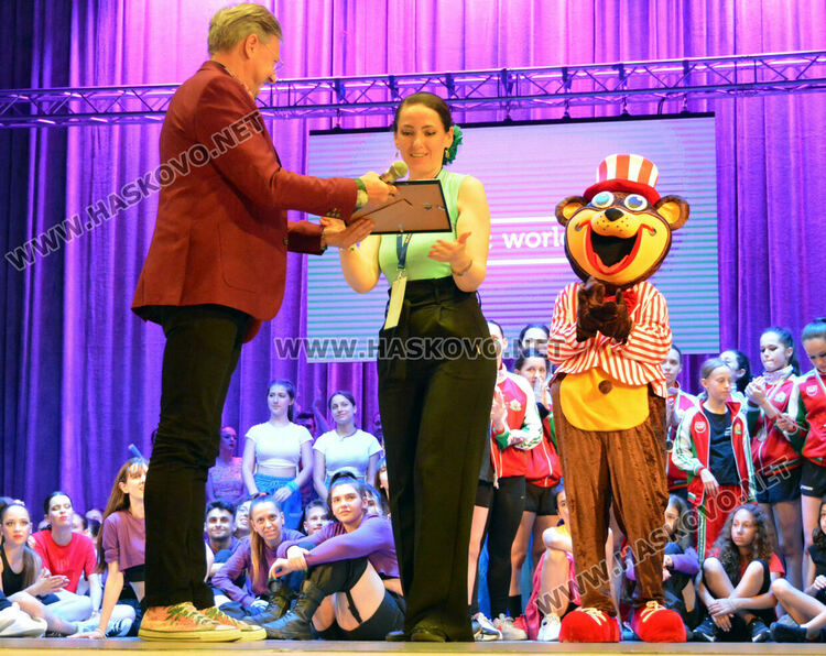 Купата на кмета във фестивала “Вълшебен свят“ е за танцьорите от „Косара“-Асеновград