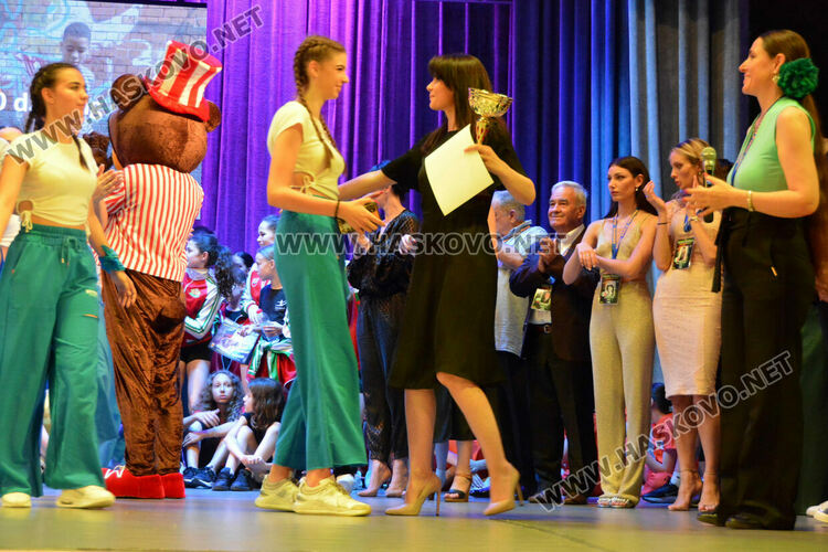 Купата на кмета във фестивала “Вълшебен свят“ е за танцьорите от „Косара“-Асеновград