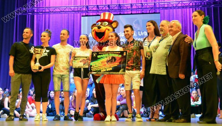 Купата на кмета във фестивала “Вълшебен свят“ е за танцьорите от „Косара“-Асеновград