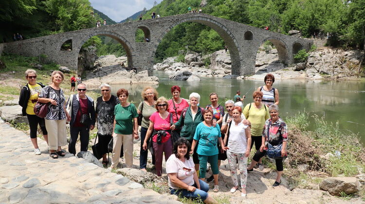 Пенсионери от Сомовит видяха за първи път Дяволския мост