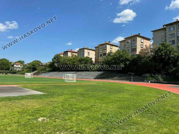 Поставиха табели с график за тренировки на стадион „Младост“