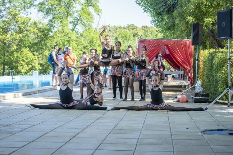 Димитровградския басейн отвори врати - за деца безплатно, за младежи - 1лв., за възрастни - 3лв. на ден