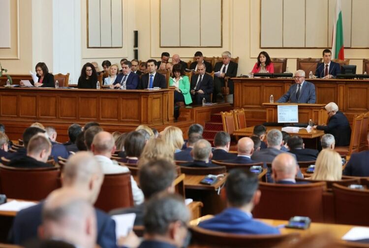 Дебатът приключи, гласуват вота на недоверие към правителството в сряда в 19:10 ч.