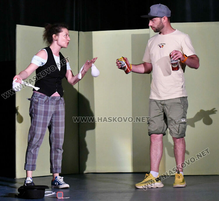 Ученици гледаха форум-театър, посветен на Международния ден за борба с наркоманиите