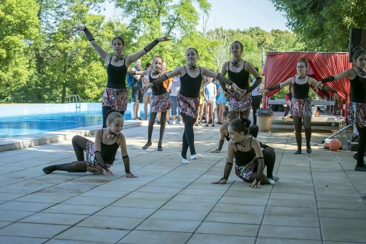 Димитровградския басейн отвори врати - за деца безплатно, за младежи - 1лв., за възрастни - 3лв. на ден