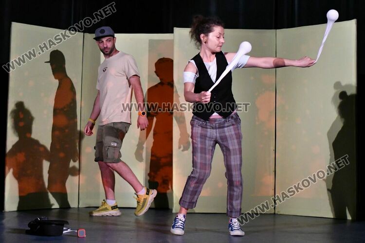 Ученици гледаха форум-театър, посветен на Международния ден за борба с наркоманиите