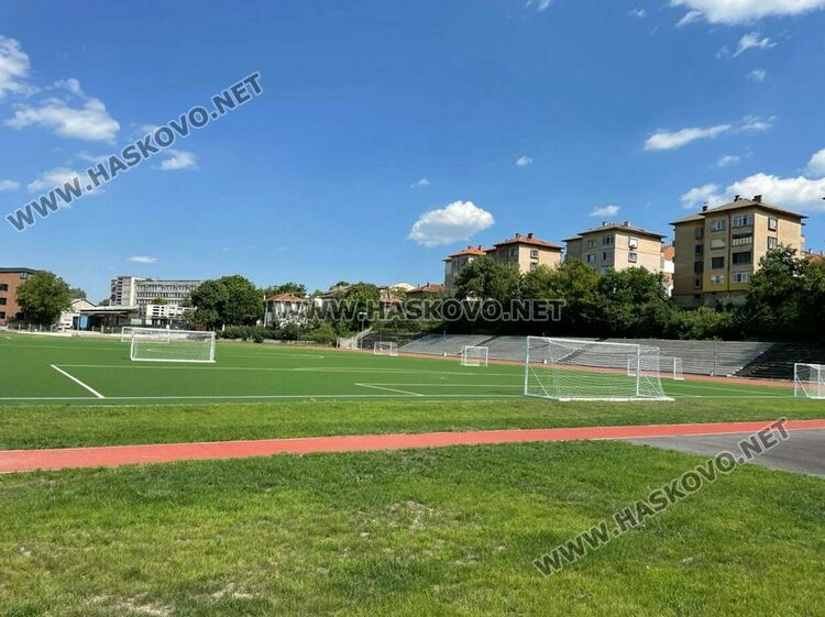 Поставиха табели с график за тренировки на стадион „Младост“
