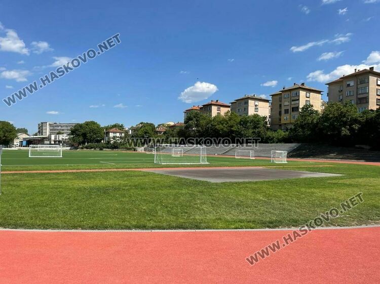 Поставиха табели с график за тренировки на стадион „Младост“