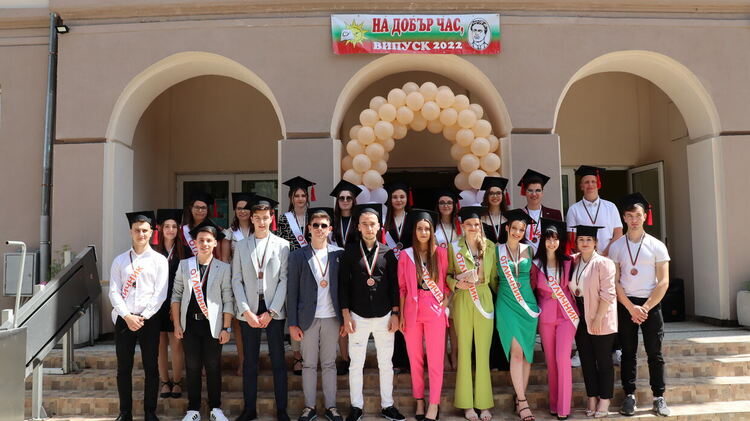 Зрелостниците от СУ „Васил Левски“  в Ардино получиха своите дипломи