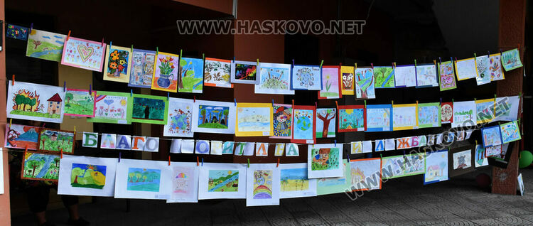 7 фолклорни състава, певци и музиканти изнесоха благотворителен концерт