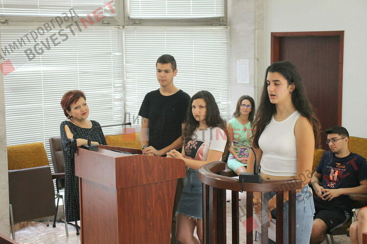 Ученици поеха съдебната зала в димитровградския съд