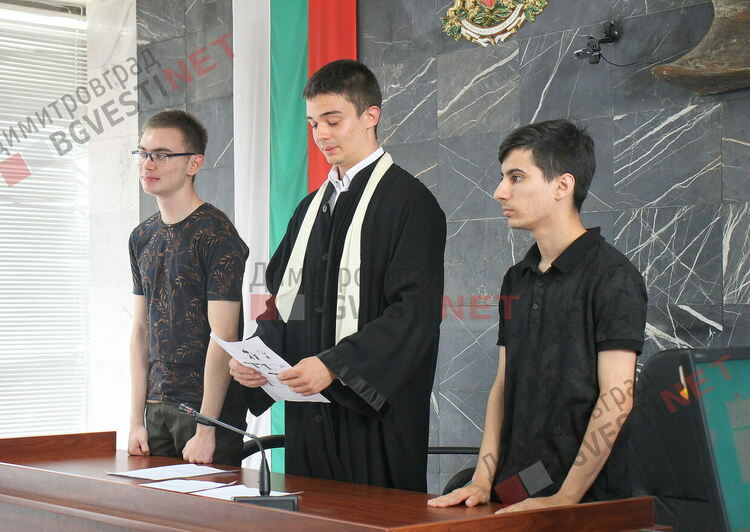 Ученици поеха съдебната зала в димитровградския съд