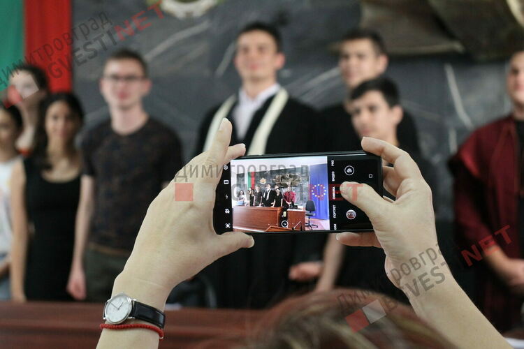 Ученици поеха съдебната зала в димитровградския съд