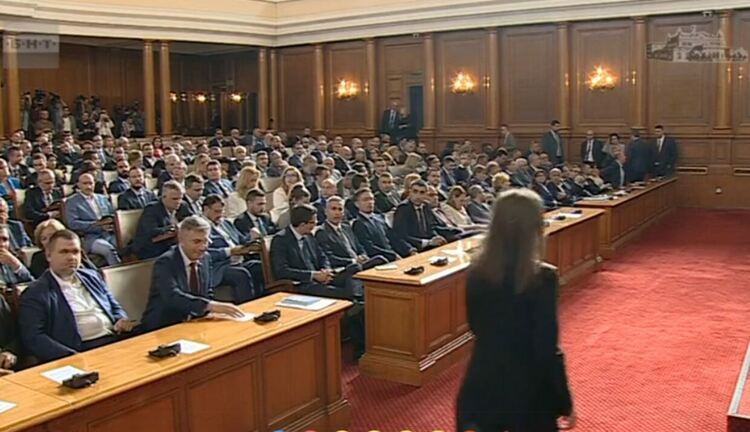 Депутатите гласуваха недоверие към правителството