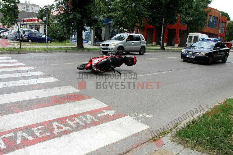 Катастрофа с моторист и последвала физическа агресия на димитровградски булевард