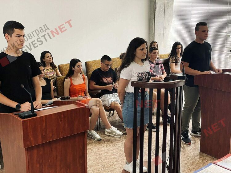 Ученици поеха съдебната зала в димитровградския съд