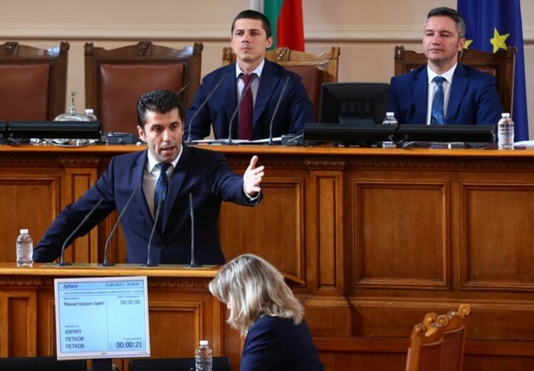 FT: Българското правителство беше свалено, страната в нов политически хаос