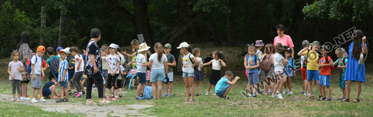 Деца яздиха коне в хасковския парк „Кенана“