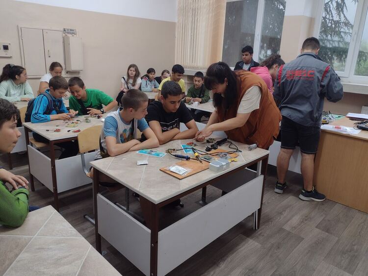 В кулинарна надпревара и демонстрации се включиха ученици от 6 училища в Смолян